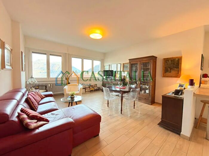 Appartamento trilocale in vendita in Porto Ceresio