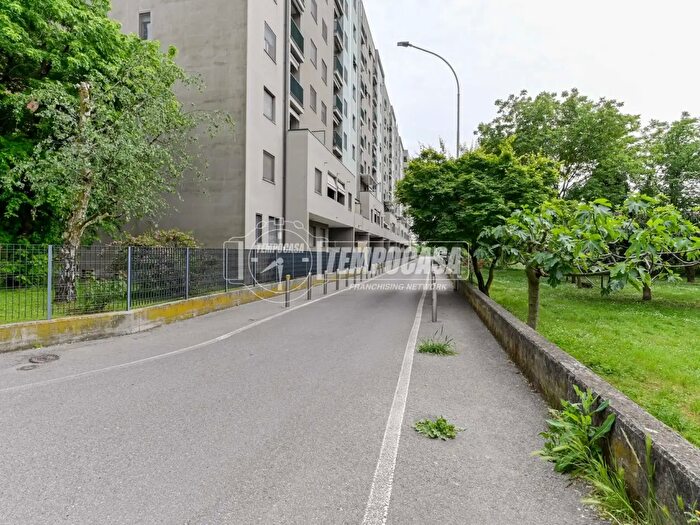 Appartamento bilocale in vendita in Via Abruzzi, Segrate