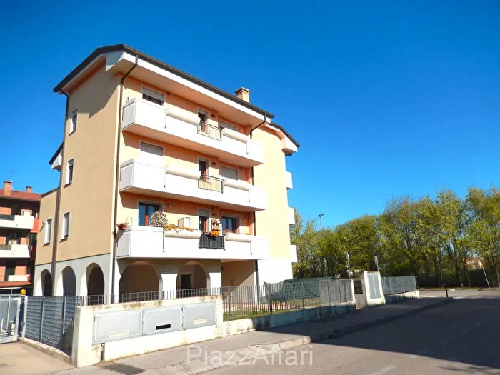 Appartamento quadrilocale in vendita in Via Giuseppe Parini, Piove Di Sacco