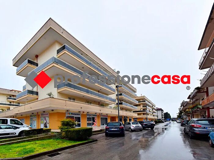 Appartamento quadrilocale in vendita in Viale Italia, San Nicola La Strada