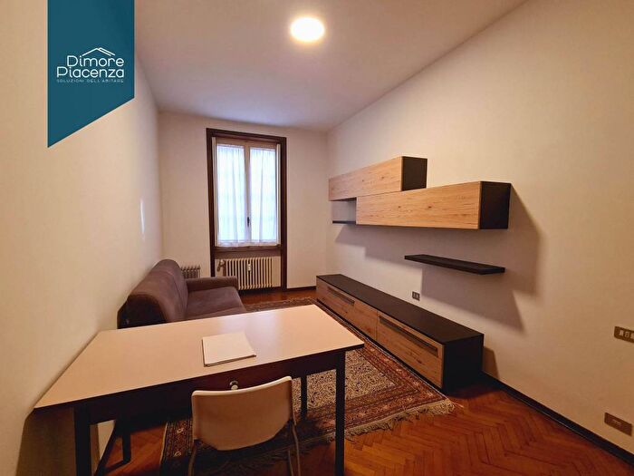 Appartamento bilocale in affitto in Via San Siro, Centro Storico, Piacenza