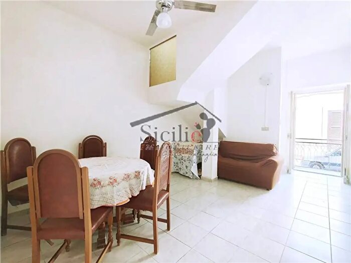 Casa con 7 locali in vendita in Pozzallo