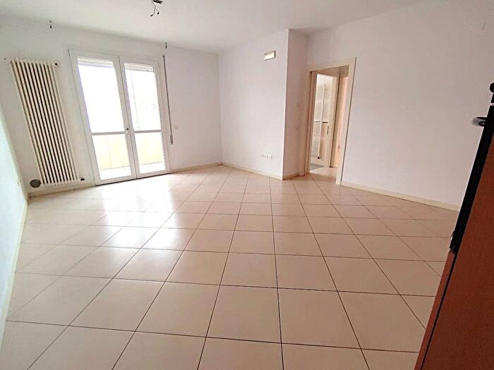 Appartamento trilocale in affitto in Vicolo Ca' Rezzonico, Centro, Bassano del Grappa