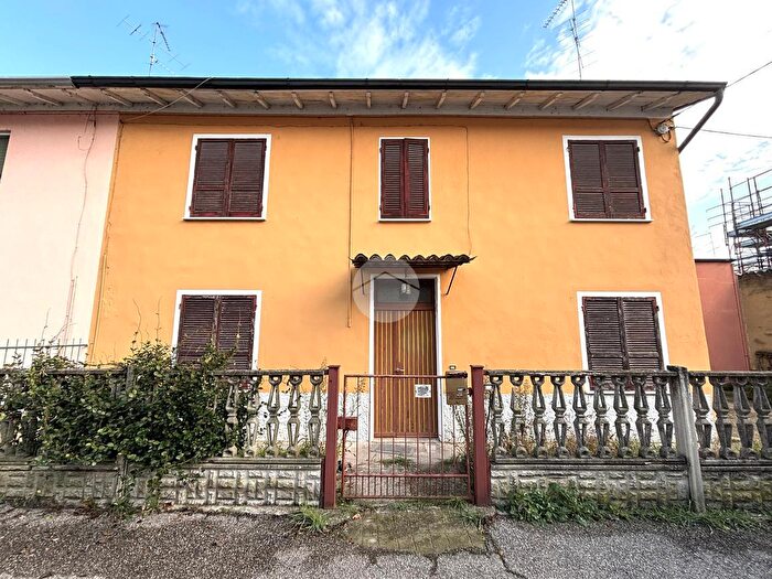 Casa con 6 locali in vendita in Vicolo Chiodo, Curtatone