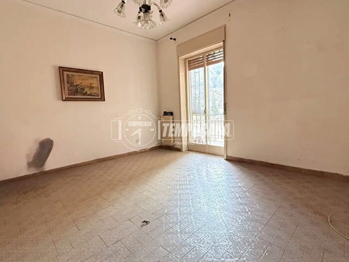 Appartamento trilocale in vendita in Via Pietro Castelli, Messina