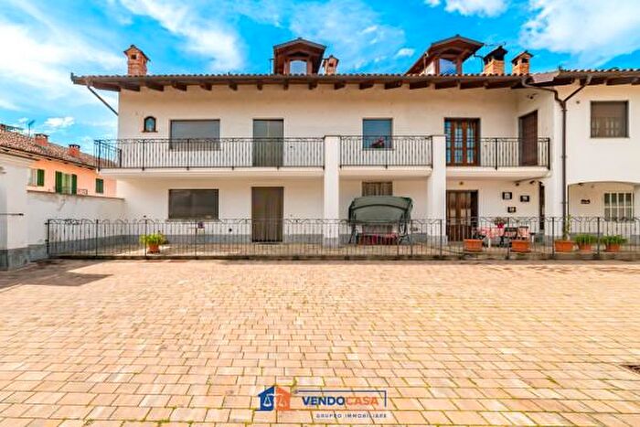 Casa con 6 locali in vendita in Via Umberto I, Polonghera