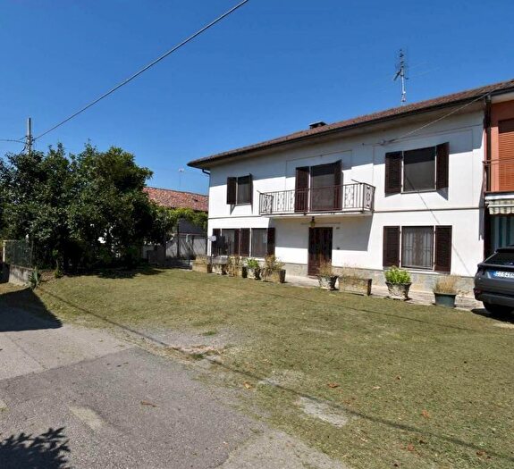 Casa con 7 locali in vendita in Via Ronchi, Mombercelli
