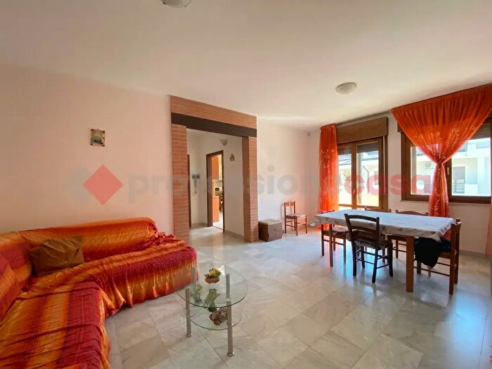 Appartamento trilocale in vendita in Via Garibaldi, Lonigo