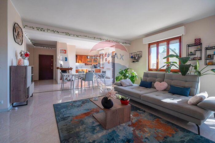 Appartamento con 5 locali in vendita in Via Gioacchino Rossini, Castelfidardo