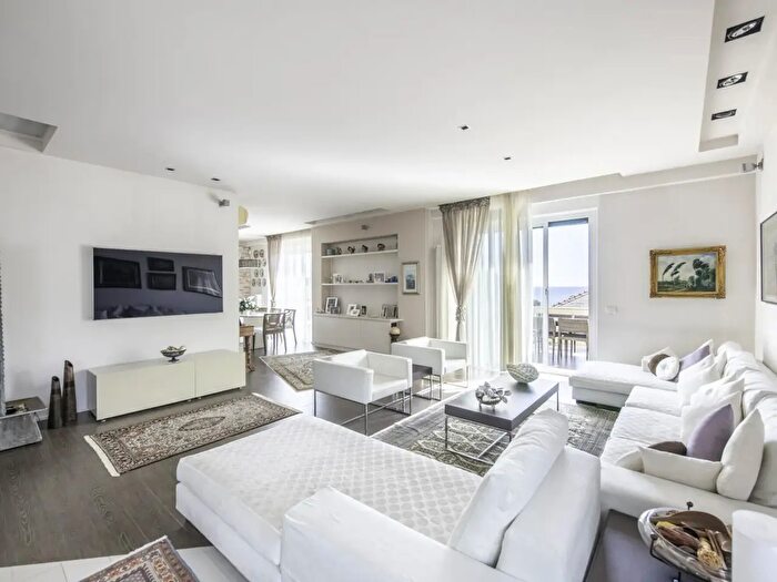 Appartamento con 9 locali in vendita in Via Gibilrossa, Genova