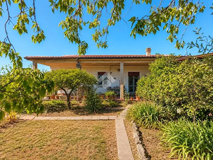 Casa quadrilocale in vendita in Via Gremiasco, Roma