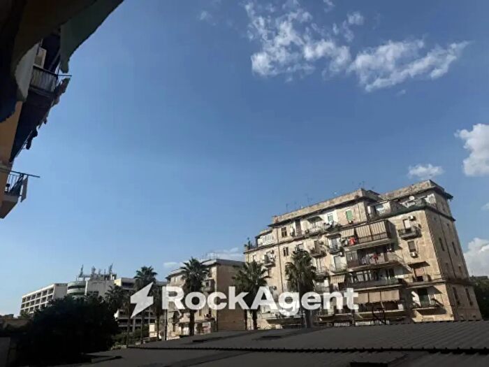 Appartamento bilocale in vendita in Via Ponte della Maddalena, Napoli