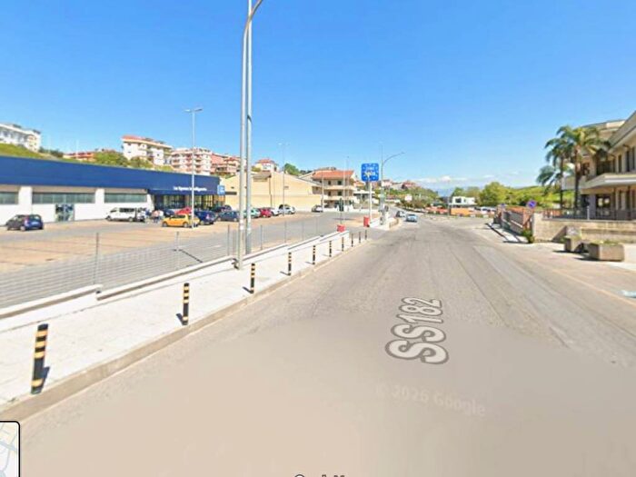 Appartamento quadrilocale in affitto in Via degli Artigiani, Centro, Vibo Valentia