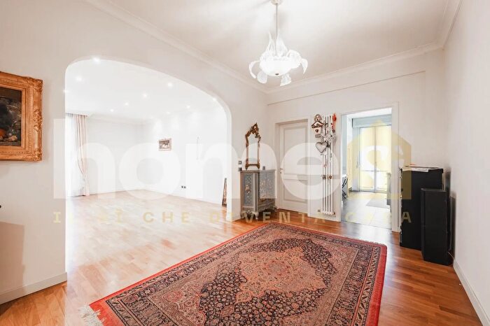 Appartamento con 5 locali in vendita in Modena