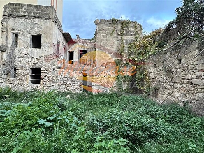 Appartamento con 10 locali in vendita in Via Venezia, Siracusa