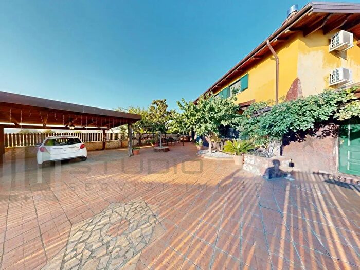 Casa con 7 locali in vendita in Cda Valleleota, Luzzi