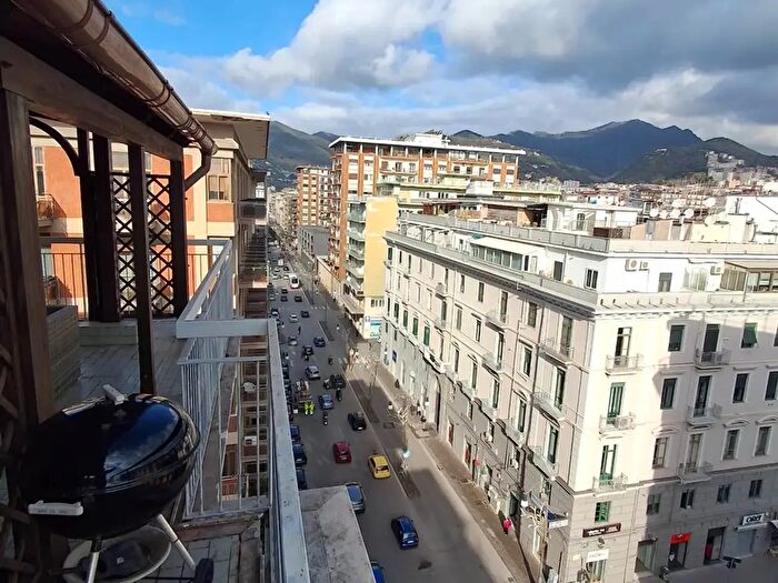 Appartamento con 5 locali in vendita in Via Clemente Mauro, Salerno