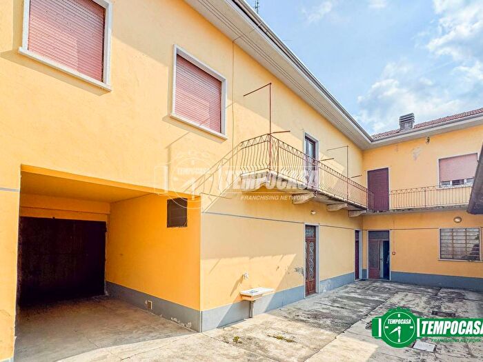 Casa con 6 locali in vendita in Via Francesco Baracca, Centro, Lonate Pozzolo