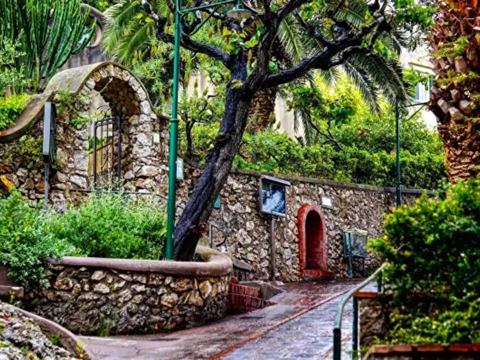 Appartamento trilocale in affitto in Via Benedetto Croce, Capri