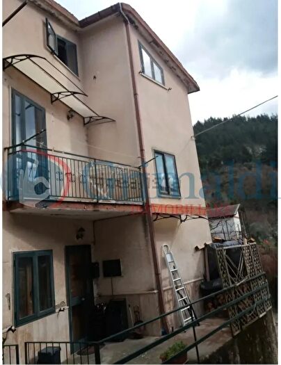 Casa trilocale in vendita in Via Celza, Salza Irpina