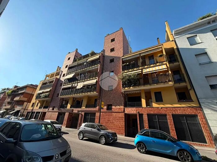 Appartamento bilocale in vendita in Via Monte S Genesio, Milano