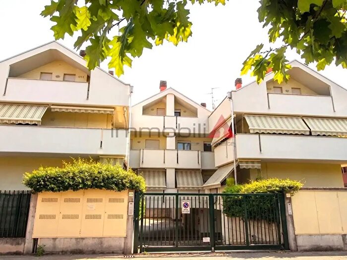 Appartamento trilocale in affitto in Carugate