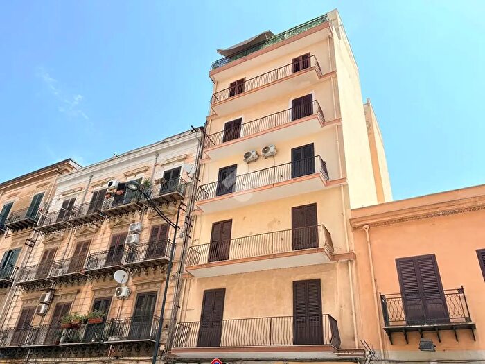 Appartamento quadrilocale in vendita in Via Oreto, Palermo