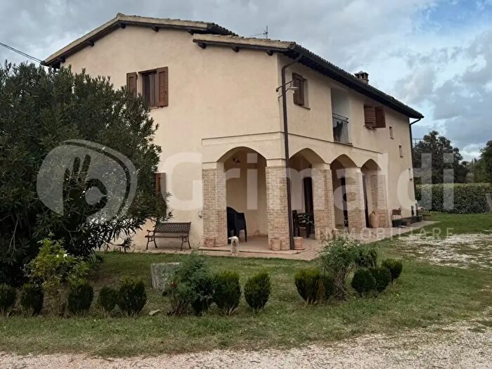 Casa con 5 locali in vendita in Via Tre Ponti, Campello Sul Clitunno