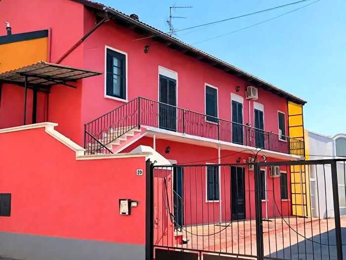 Casa con 7 locali in vendita in Via Pietro Castino, Prarolo