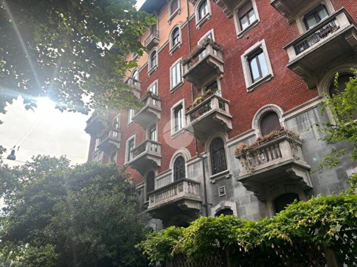 Appartamento quadrilocale in affitto in Via Mario Giuriati, Plebisciti Susa, Milano