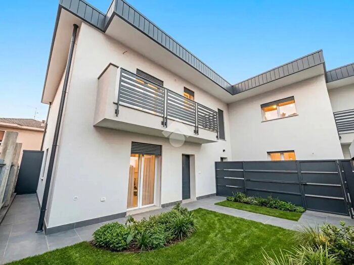 Casa quadrilocale in vendita in Via Prealpi, Seveso