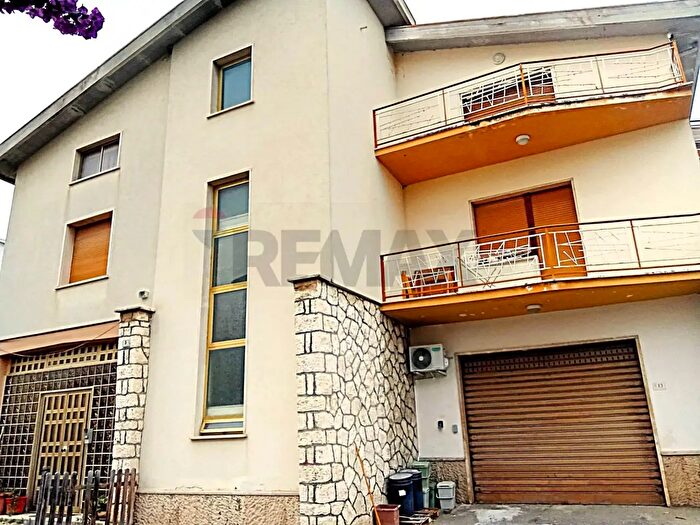 Casa con 10 locali in vendita in Via Saliceti, Nereto