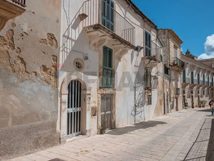 Casa con 12 locali in vendita in Via Torrenuova, Ragusa