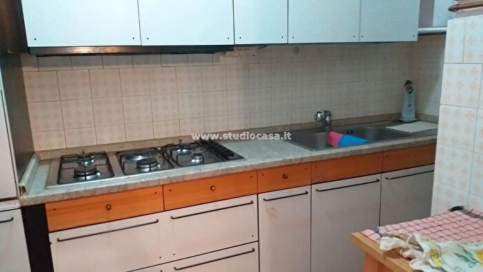 Appartamento trilocale in affitto in Chiesa, Dossena