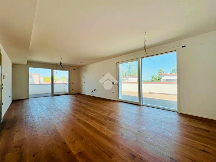 Appartamento quadrilocale in vendita in Via Mons l Martini, Mantova