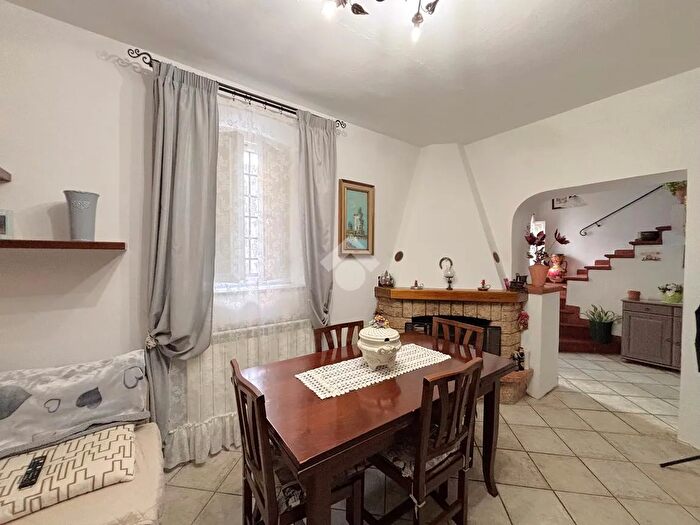 Casa quadrilocale in vendita in Via Borgo Pieratti, Montemurlo