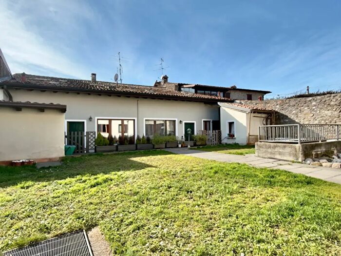 Appartamento trilocale in vendita in Via Galliano, Passirano