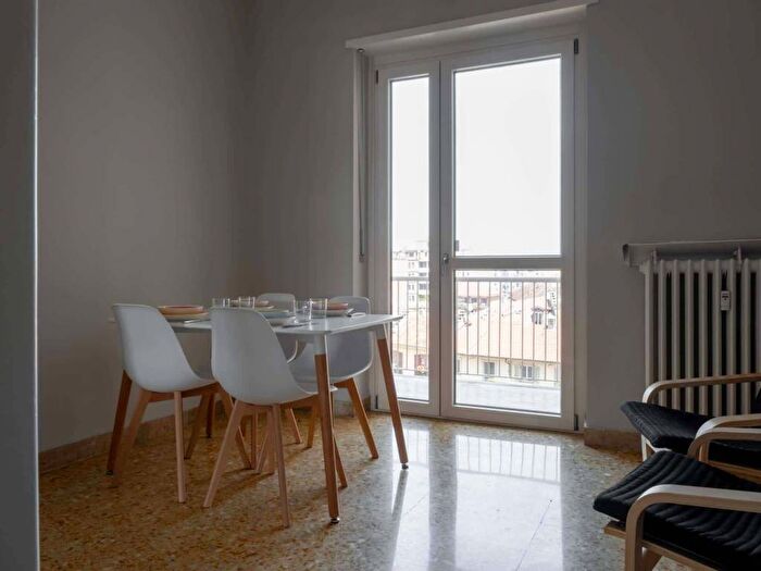 Appartamento trilocale in affitto in Piazza della Repubblica, Aurora, Torino