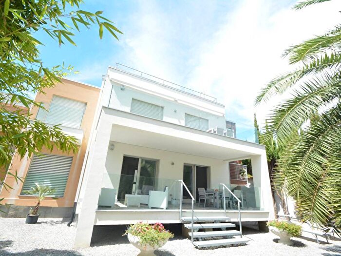 Appartamento trilocale in affitto in Via Generale Ardoino, Centro, Diano Marina