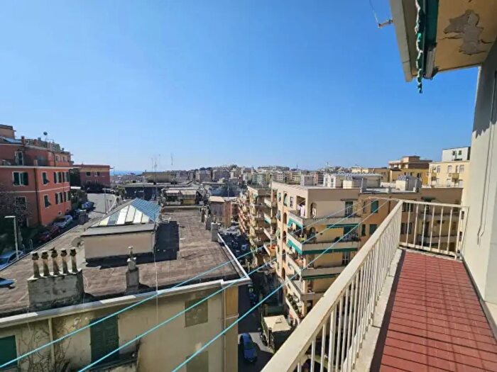 Appartamento trilocale in vendita in Via Giuseppe Sapeto, Genova