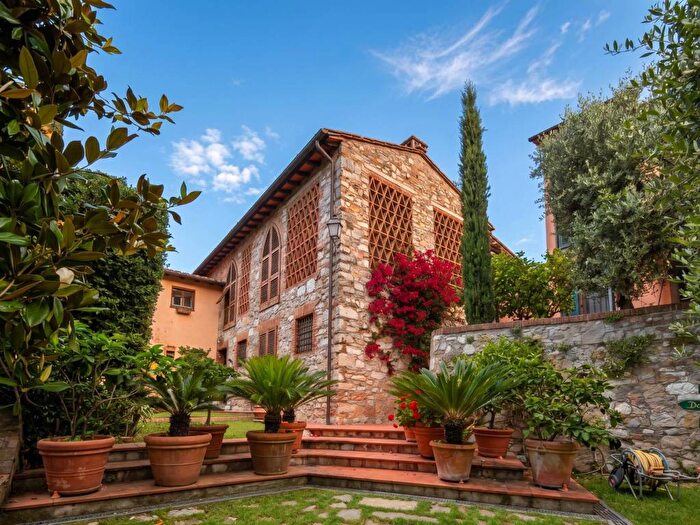 Casa con 6 locali in affitto in Via Casa Vecchia, Bozzano Quiesa, Massarosa