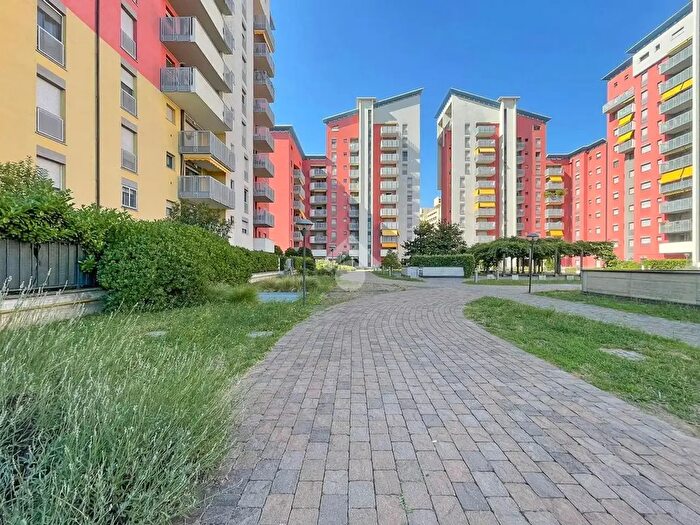 Appartamento bilocale in affitto in Via Senigallia, Milano