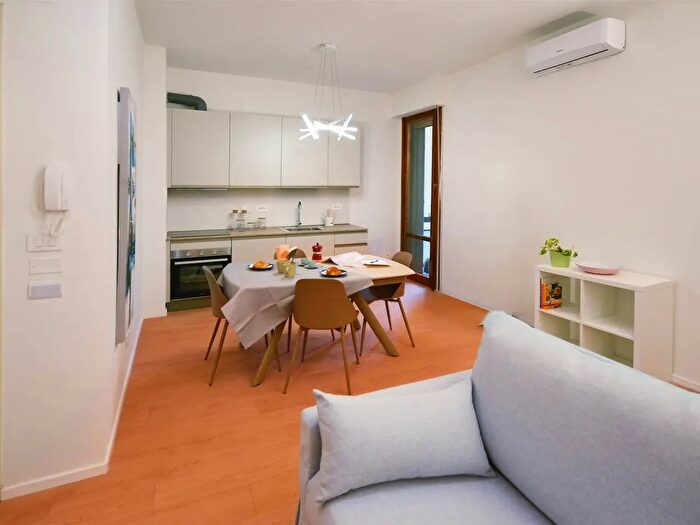 Appartamento con 5 locali in affitto in Via Toscanini, Firenze