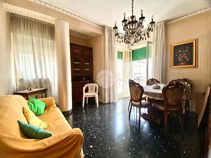 Appartamento quadrilocale in vendita in Via Umbria, Napoli