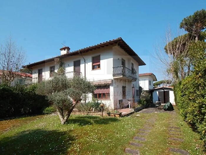 Casa con 6 locali in vendita in Via Canova, Forte Dei Marmi