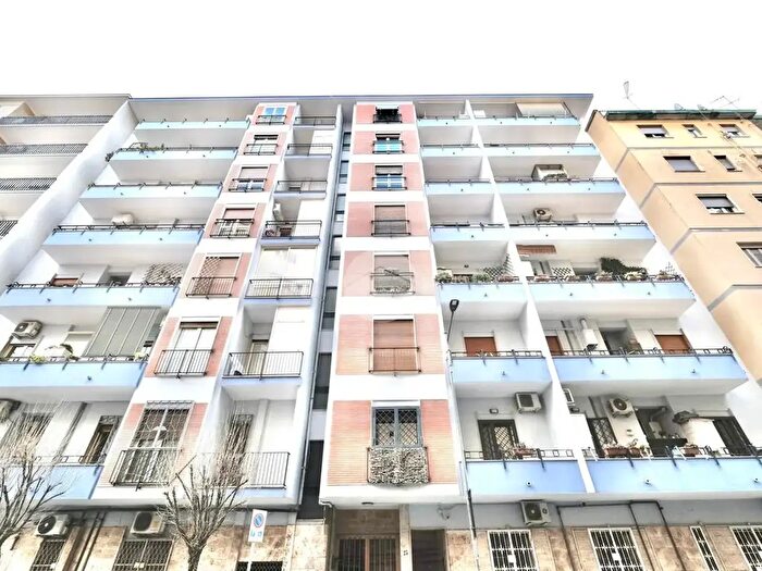 Appartamento con 5 locali in vendita in Via Antonio E Luigi Sementini, Napoli