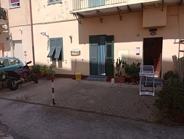 Appartamento trilocale in vendita in Via IV Novembre, Imperia