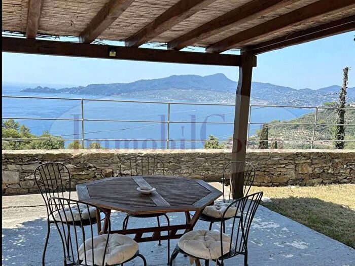 Casa con 6 locali in affitto in Bacezza Le Grazie SantAndrea di Rovereto, Chiavari