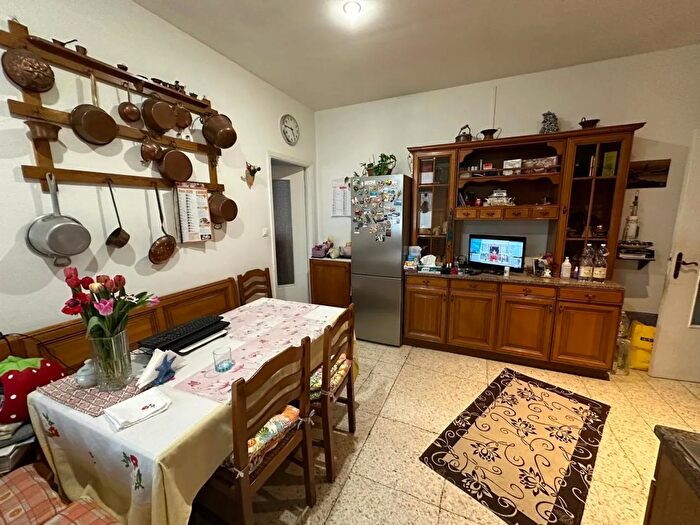 Appartamento trilocale in vendita in Via Lunense, Carrara