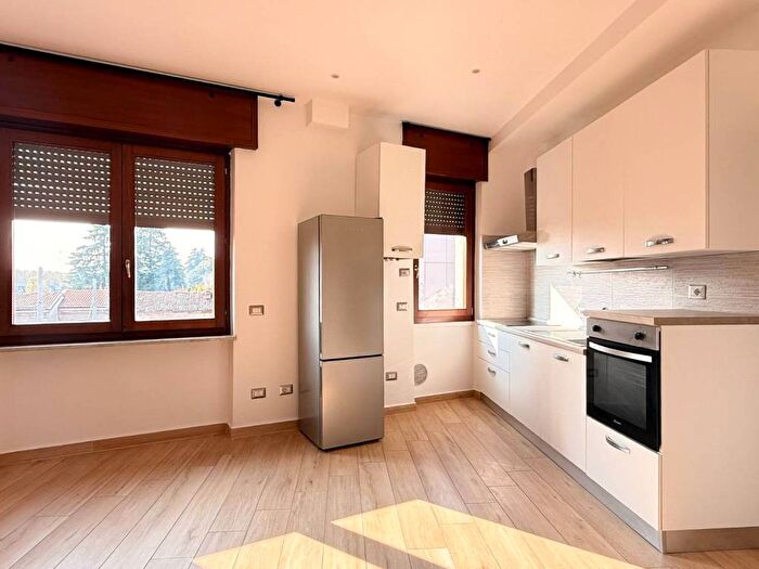 Appartamento trilocale in affitto in Via Umberto I, Varedo